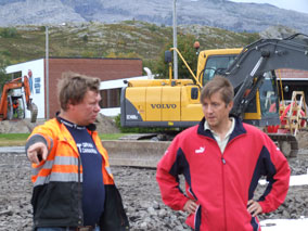 Ingeni�rene arbeider b�de ute og inne. 